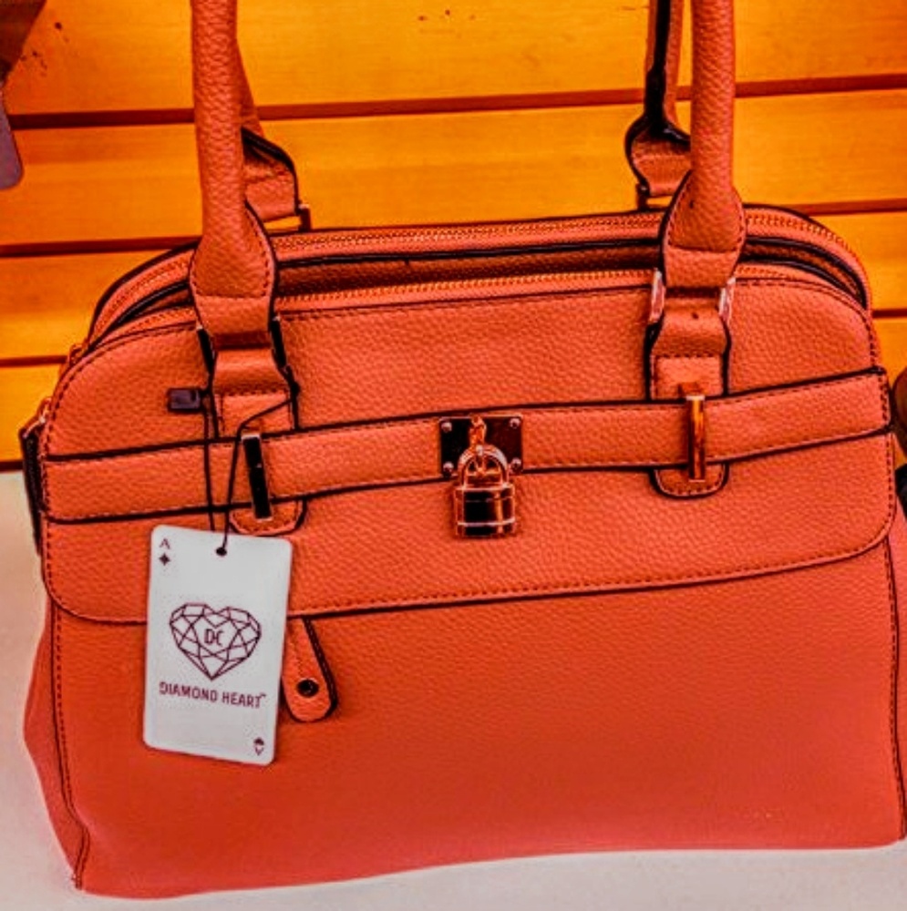 **NWT*!*DIAMOND HEART SHOULDER PURSE